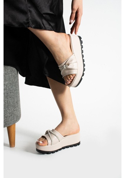 Krem Biye Dolgu Topuklu Kadın Terliği Yüksek Taban Terlik modelleri