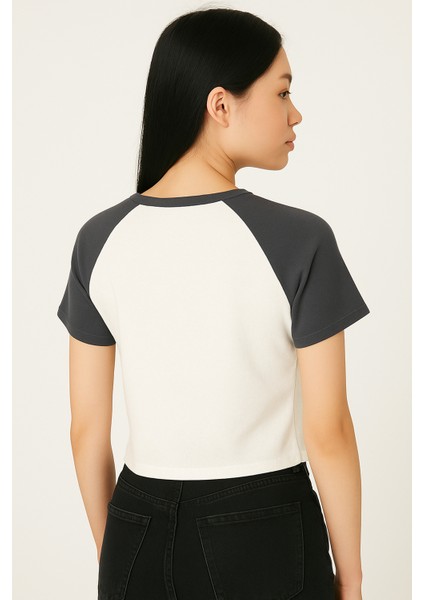 Kız Çocuk Kuromı Karakter Baskılı Raglan Tişört – Beyaz & Gri fiyatları