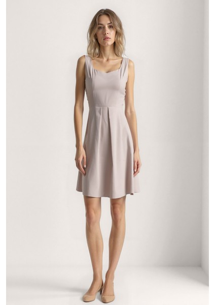 Kalp Yaka Sıfır Kol Pileli Elbise modelleri