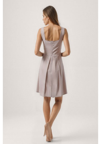 Kalp Yaka Sıfır Kol Pileli Elbise fırsatları