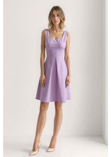 Kalp Yaka Sıfır Kol Pileli Elbise