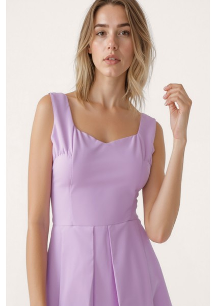 Kalp Yaka Sıfır Kol Pileli Elbise fırsatları