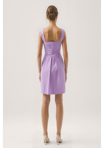 Kalp Yaka Sıfır Kol Pileli Elbise indirimleri