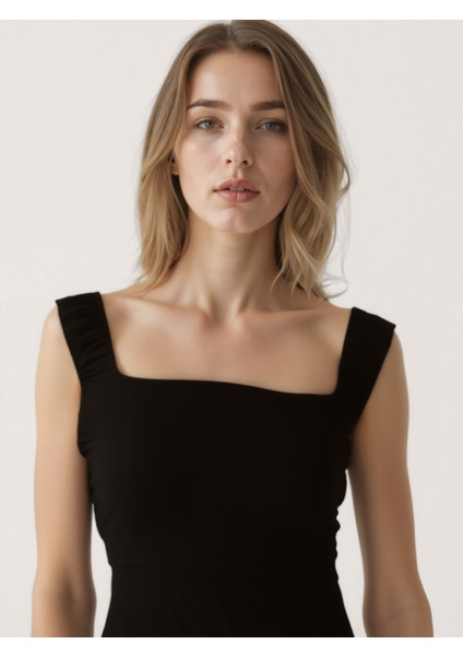 Kolları Lastikli Sıfır Kol Kare Yaka Elbise fırsatları