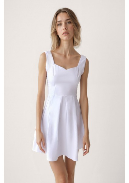 Kalp Yaka Sıfır Kol Pileli Elbise fiyatları