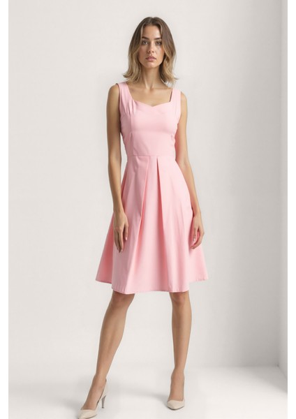 Kalp Yaka Sıfır Kol Pileli Elbise