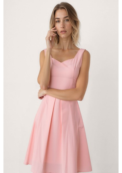 Kalp Yaka Sıfır Kol Pileli Elbise fiyatları