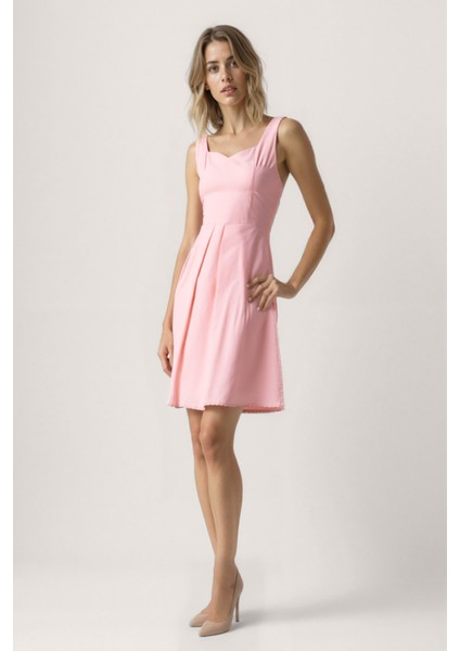 Kalp Yaka Sıfır Kol Pileli Elbise modelleri