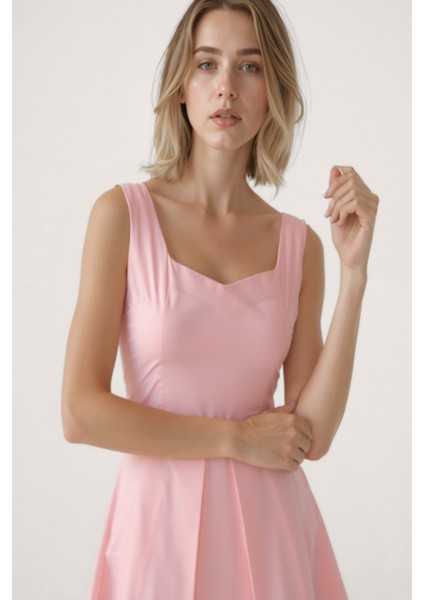 Kalp Yaka Sıfır Kol Pileli Elbise indirimleri