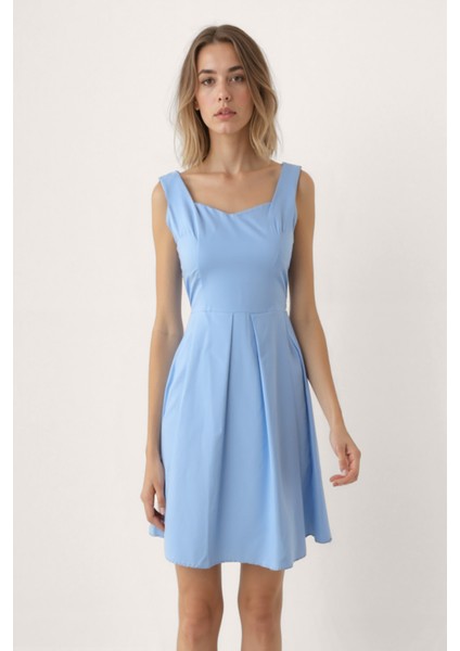 Kalp Yaka Sıfır Kol Pileli Elbise modelleri