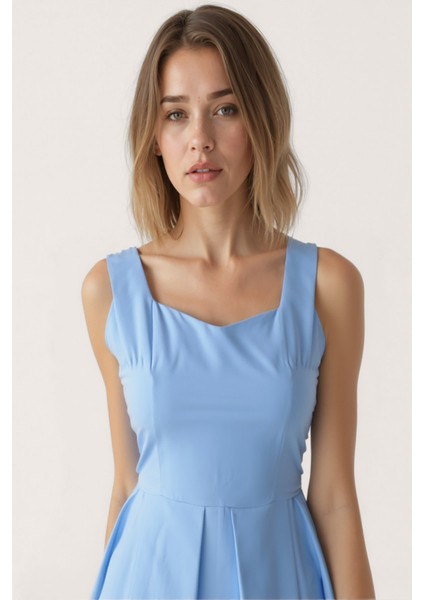 Kalp Yaka Sıfır Kol Pileli Elbise fırsatları