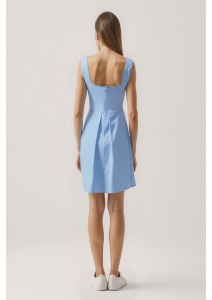 Kalp Yaka Sıfır Kol Pileli Elbise indirimleri