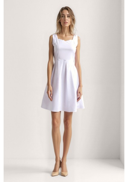 Kalp Yaka Sıfır Kol Pileli Elbise