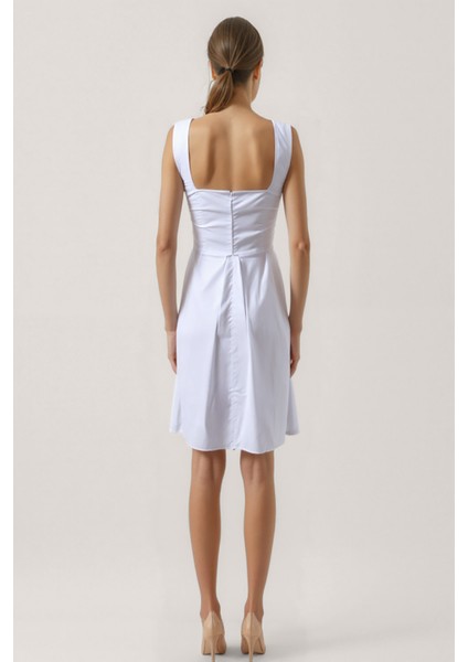 Kalp Yaka Sıfır Kol Pileli Elbise indirimleri