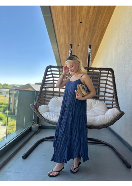 Kadın Kırışık Desenli Askılı Elbise Indigo fırsatları