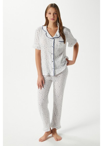 Kadın Fırfırlı Mavi Minik Çiçekli Ön Düğmeli Kısa Kol Alt Üst Pijama Takımı fırsatları