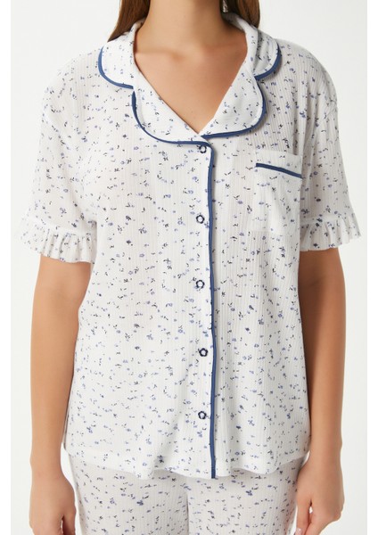 Kadın Fırfırlı Mavi Minik Çiçekli Ön Düğmeli Kısa Kol Alt Üst Pijama Takımı