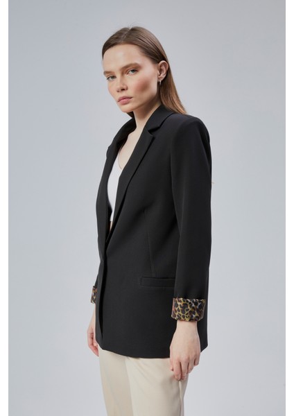 Kadın Kruvaze Yaka Kolu Katlama Detaylı Regular Vatkalı Blazer Ceket