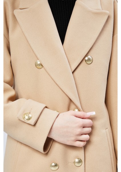 Kadın Kruvaze Yaka Düğme Detaylı Kaban fiyatları