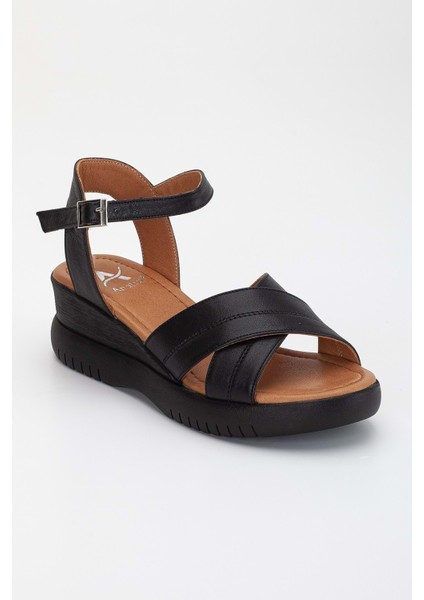 Kadın Hakiki Deri Önü Açık Çapraz Bantlı Yüksek Taban Sandalet - Siyah fırsatları