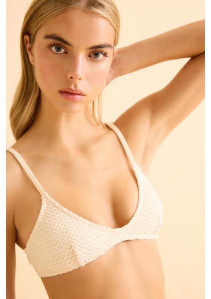 U Kesim Ekru Kroşe Üçgen Bikini Takım