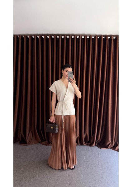 Bel Detaylı Pilili Uzun Elbise