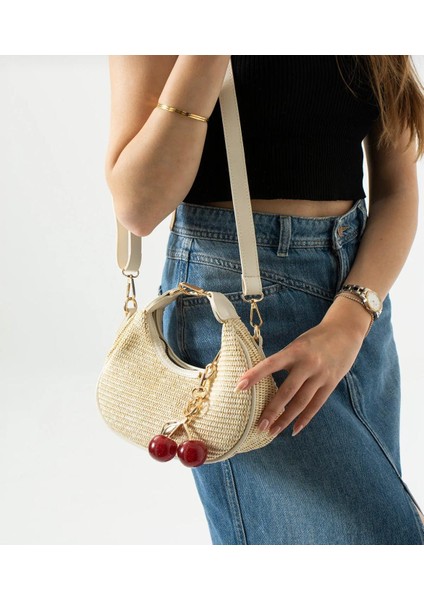 Elegance Miela Model Hasır Krem Charm Hediyeli Kadın El ve Omuz Çantası Hediye Paketi Şeklinde Gönderilir.