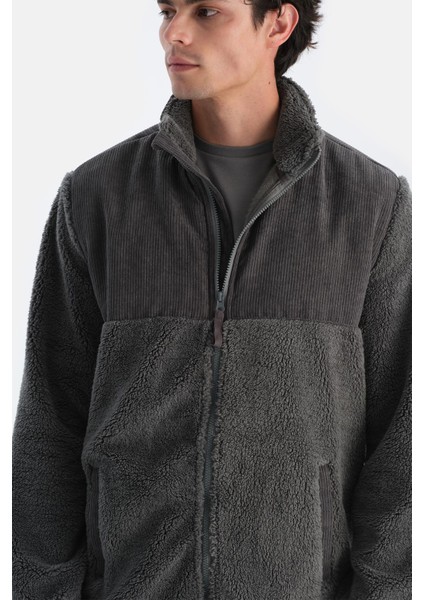 Gri Erkek Önden Fermuarlı Kadife Detaylı Polar Sweatshırt indirimleri