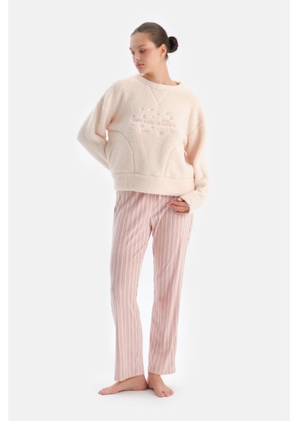 Ekru Nakışlı Polar Sweatshırtlü Pantolon Pijama Takımı