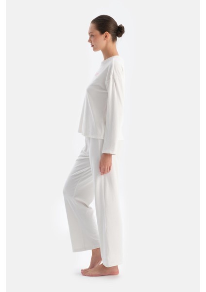 Ekru Baskı Detaylı Uzun Kollu Kadife Pijama Takımı