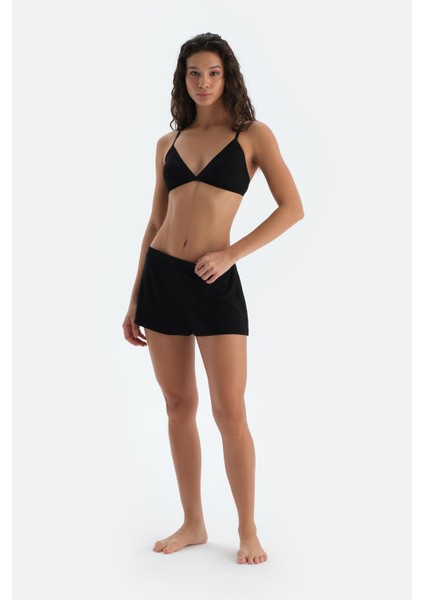 Siyah Basic Yanı Şerit Dantel Detaylı Şort