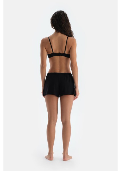 Siyah Basic Yanı Şerit Dantel Detaylı Şort fiyatları