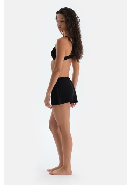 Siyah Basic Yanı Şerit Dantel Detaylı Şort modelleri