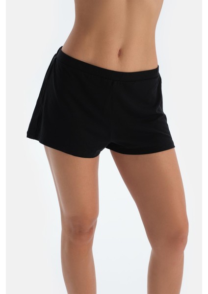 Siyah Basic Yanı Şerit Dantel Detaylı Şort indirimleri
