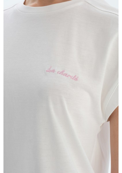 Ekru Nakış Detaylı Dokuma Şortlu Pijama Takımı indirimleri