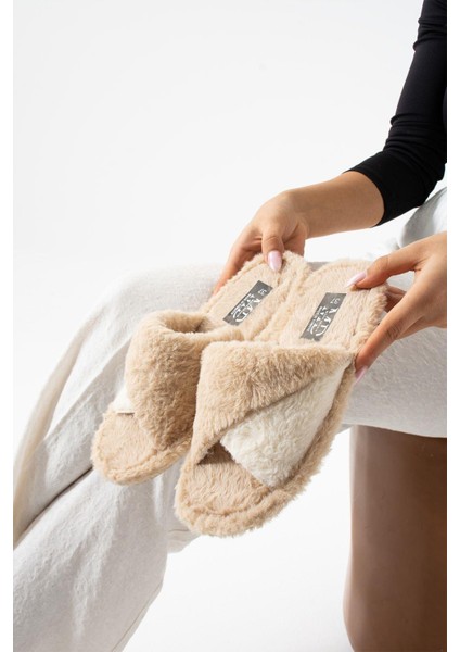 Bej Kışlık Dikişli Taban Çinçila Peluş Kumaş Burgu Terlik Sessiz Taban Ev Terliği