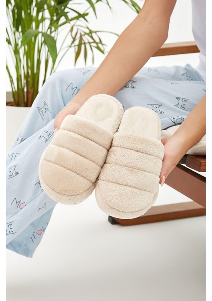 Bej Önü Kapalı Sessiz Taban Terlik Ev Terliği