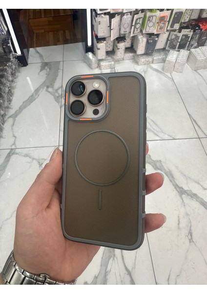 iPhone 16 Pro Max Uyumlu Karbon Şeffaf Desenli Mat Tank Magsafe Kılıf - Gri