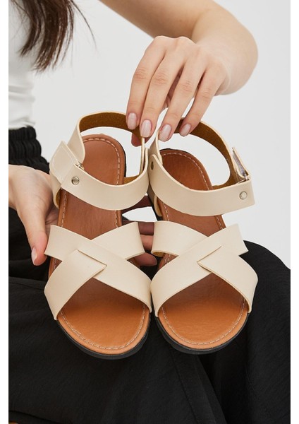 Bej Çapraz Ayarlanabilir Cırtlı Sandalet