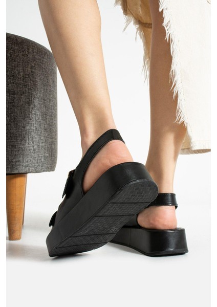 Siyah Kalın Taban Lastik Detaylı Çift Toka Sargılı Sandalet fırsatları