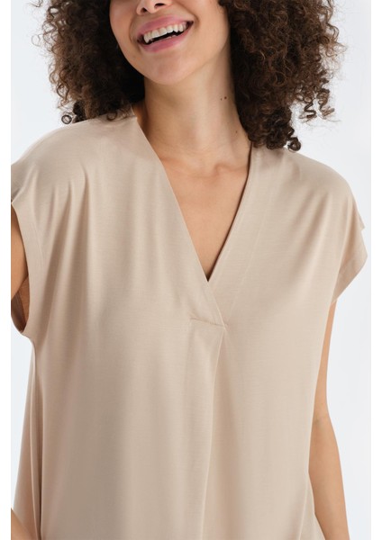 Taş V Yaka Pilikaşeli Viskon Tişört indirimleri