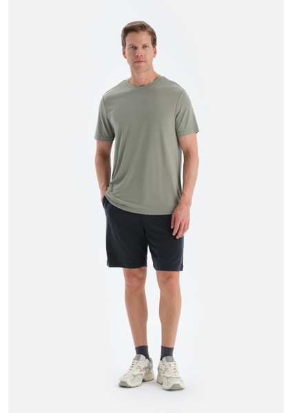 Yeşil Kısa Kollu Bisiklet Yaka Modal Tişört fırsatları