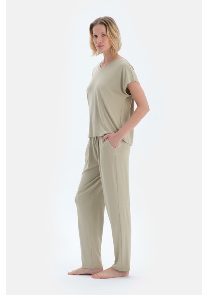 Ada Çayı V Yaka Pileli Tişört Pantolon Pijama Takımı modelleri