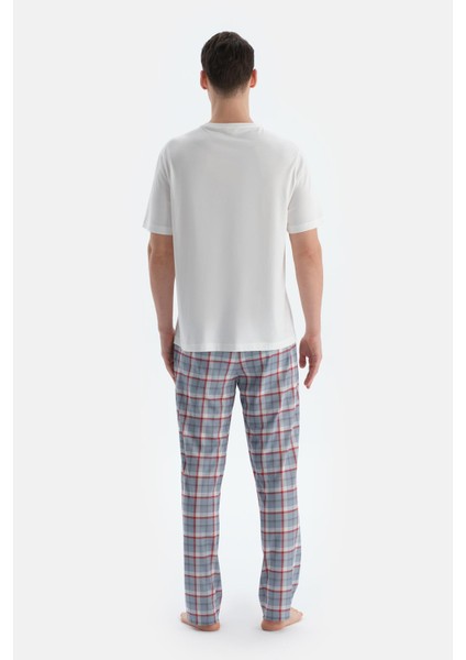 Ekru Cep ve Nakış Detaylı Tişört Pantolon Pijama Takımı