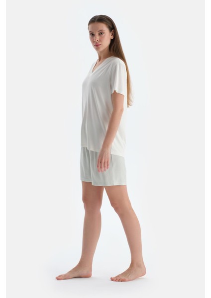 Ekru V Yaka Kısa Kollu Tişört Şort Pijama Takımı modelleri