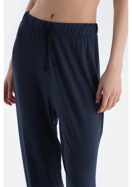 Kırık Beyaz Düşük Omuzlu Dikiş Detaylı Viskon Tişört Pantolon Pijama Takımı indirimleri