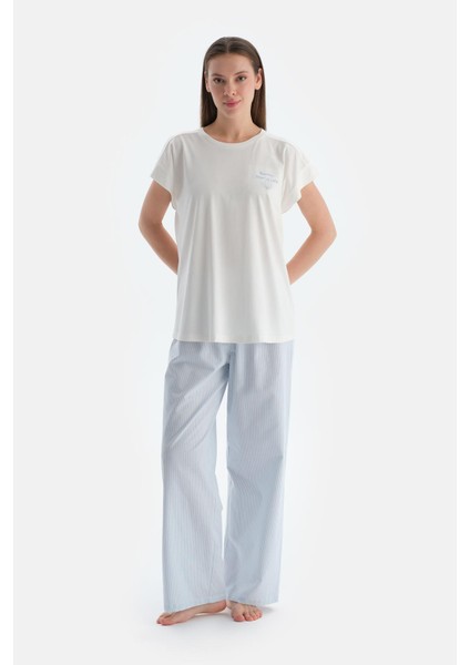 Kırık Beyaz Baskı Detaylı Altı Çizgili Tişört Pantolon Pijama Takımı fırsatları