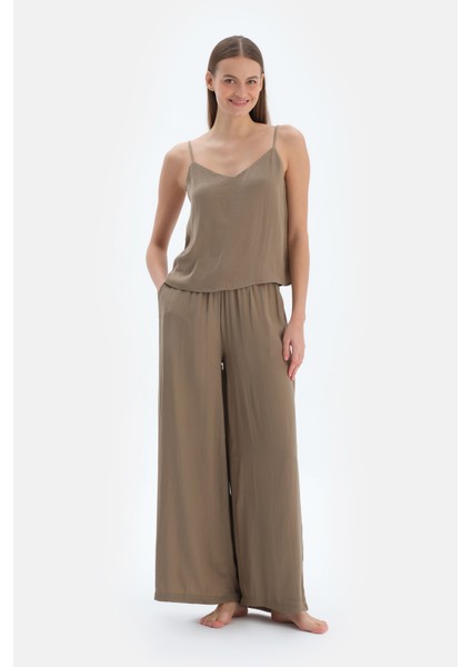 Haki Aksesuar Detaylı Saten Atlet fırsatları