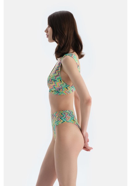 Multicolor Üçgen Geniş Bikini Üst modelleri