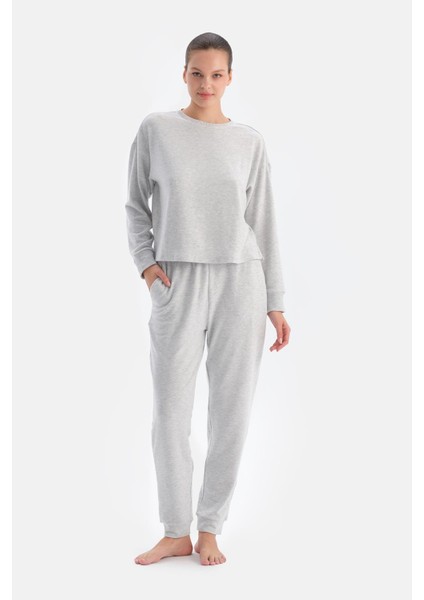 Gri Melanj Bisiklet Yaka Uzun Kollu Jogger Pantolonlu Pijama Takımı fırsatları